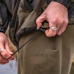 Avid Carp Ripstop Camo Jacket 18 Avid Carp Ripstop Camo Jacket -Fishing Finesse Finds jpimtzdv637940002336250891